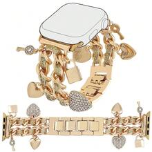 1 dây đeo đồng hồ thời trang bằng kim loại lấp lánh, chất liệu da, có khóa đôi hình trái tim, tương thích với Apple Watch 38/40/41/42/44/45/46/49mm, phù hợp với Ultra/SE/Series 10/9/8/7/6/5/4/3/2/1, có thể điều chỉnh độ dài, thao tác tiện lợi, thích hợp làm dây đeo đồng hồ thông minh thời trang và nhỏ gọn cho nữ (Chỉ bao gồm dây đeo, không bao gồm đồng hồ và ốp lưng). - Khóa hình trái tim đôi vàng - Xem 6
