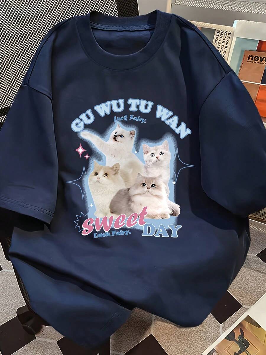 Women's Casual Summer T-Shirt - Cute Y2K Style, Light Blue With Adorable Cat Graphic, "Sweet Lucky Day" Design, Short Sleeve, Round Neck, Loose Fit, Perfect For Casual Wear, Cat T-Shirt. - 海軍藍 - 查看 1