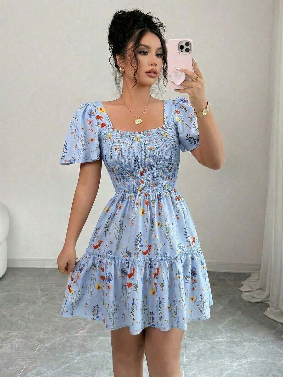 Vestido corto de verano para mujer con cuello cuadrado, mangas acampanadas y volantes en el bajo - Celeste - Ver 1