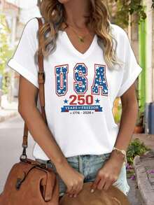 Women's Short-Sleeved T-Shirt With A Minimalist V-Neck And A Star Print Commemorating "250 Years Of American Liberty 1776-". This Casual Sweater Is Made From A Soft, Lightweight, And Comfortable Material, Offering A Modern And Patriotic Style Perfect For Everyday Wear. Sizes: S-5XL. - 白色 - 查看 7