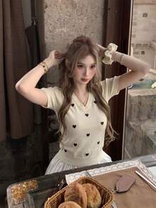 女士V领短袖针织上衣，甜美校园风可爱V领短袖针织上衣，温柔V领爱心刺绣短袖针织毛衣，适合夏季穿着，韩版修身短款露脐上衣，适合娇小身材，附赠发圈 - 杏色 - 查看 3