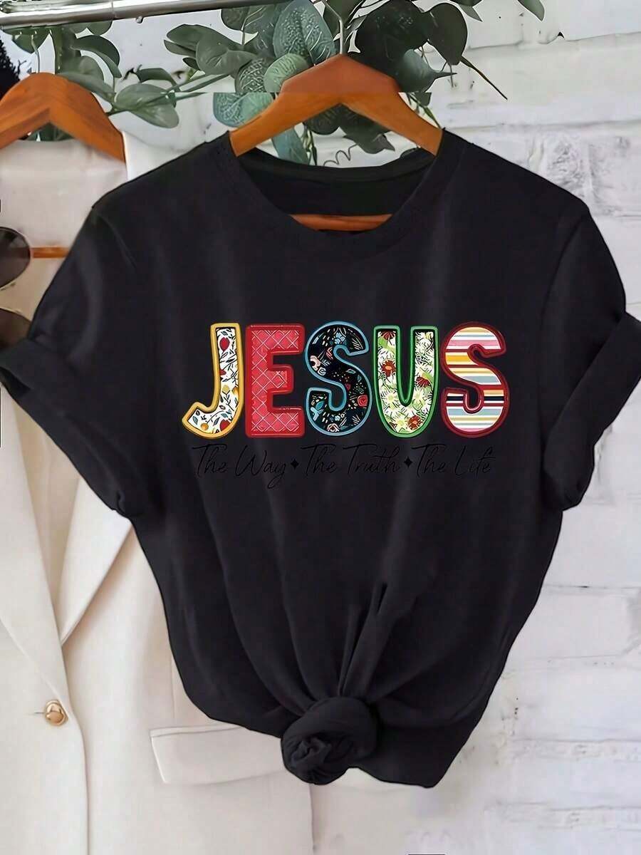 Simple And Versatile Design. Women's Casual Crew Neck T-Shirt With A Colorful Letter Print That Says "Jesus" And A Design That Says "The Way, The Truth, The Life." Short Sleeves, Regular Length, Soft Fabric, Comfortable For All Seasons. Cotton T-Shirt. - 黑色 - 查看 1