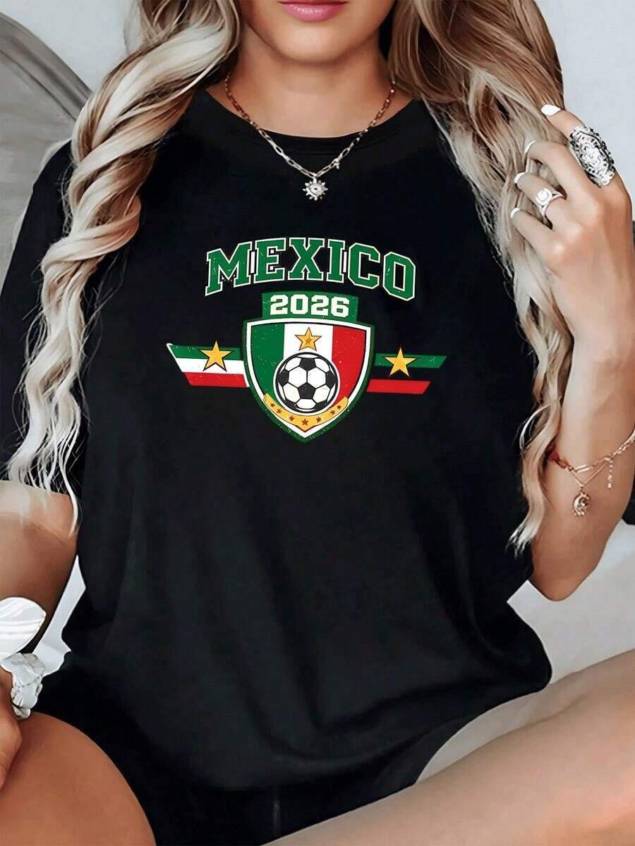 A Shield With A Soccer Ball Surrounded By Stars Represents Mexico's Passion For The Sport On The Road To The 2026 World Cup Tournament. The Shirt Features Green, White, And Red Colors. It's A Comfortable And Modern Casual Women's T-Shirt. - 黑色 - 查看 1