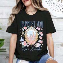 1 Piece Women's Vintage Retro Printed Loose Fit T-Shirt, Women's Casual Short Sleeve Cotton Graphic Tee, "The Happiest Mom In The World" Graphic Tee, Magic Castle Print Short Sleeve T-Shirt For Mother's Day Gift, 180g 100% Cotton. - 黑色 - 查看 2