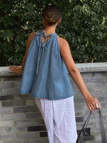 Top corto sin mangas de denim con corbata en el cuello para mujer - Azul lavado medio - Ver 2