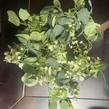 1件 70.86英吋人造滿天星尤加利藤蔓附白色花朵，人造綠植花環，適合情侶約會、居家裝飾、庭院入口、全年節慶、婚禮背景牆、派對牆、壁爐架，綠植懸掛藤蔓裝飾 - 尤加利葉藤條 - 查看 7