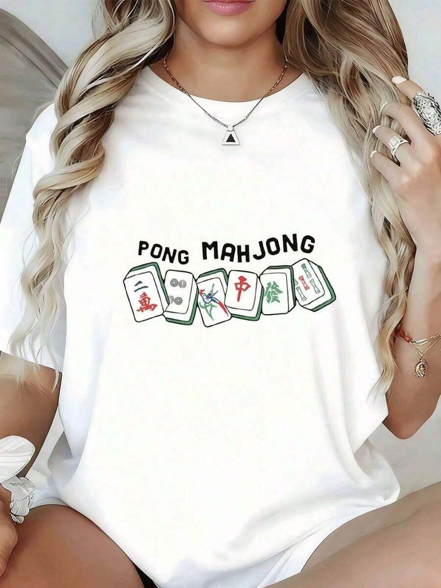 Casual - Camiseta de manga corta de talla grande con estampado de fichas de mahjong, diseñada para mujeres de talla grande. Esta elegante y cómoda blusa es perfecta para mujeres con curvas, ideal para el uso diario y salidas informales. Camiseta de manga corta estampada para mujer, con cuello redondo, casual, para uso diario y viajes. - Blanco - Ver 1