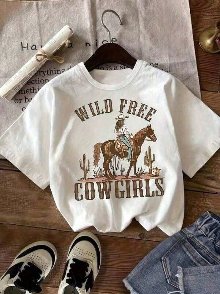 Camisetas estampadas a la moda para adolescentes y niños. Camisetas estampadas a la moda para adolescentes y niños. Camiseta casual simple para niñas, camiseta gráfica de vaquera occidental - Letras de vaquera de libertad salvaje y estampado de vaquero con diseño de cactus y sombrero de vaquero - Camiseta de manga corta de cuello redondo suave y elástica, camiseta casual de estilo retro vintage para primavera y verano, camisetas deportivas lavables a máquina, camisetas de Navidad Casual summer T-shirt, comfortable for everyday outdoor wear. Camiseta casual de verano SROZ, cómoda para uso diario al aire libre. RS3W - Blanco - Ver 1