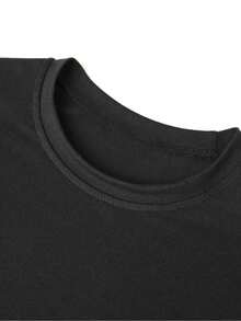 Camiseta mujer con mariposa rosa brillante efecto diamante, alas con degradado y detalles luminosos + estrellas, estampadoérmico de alta definición sobre fondo - Negro - Ver 4