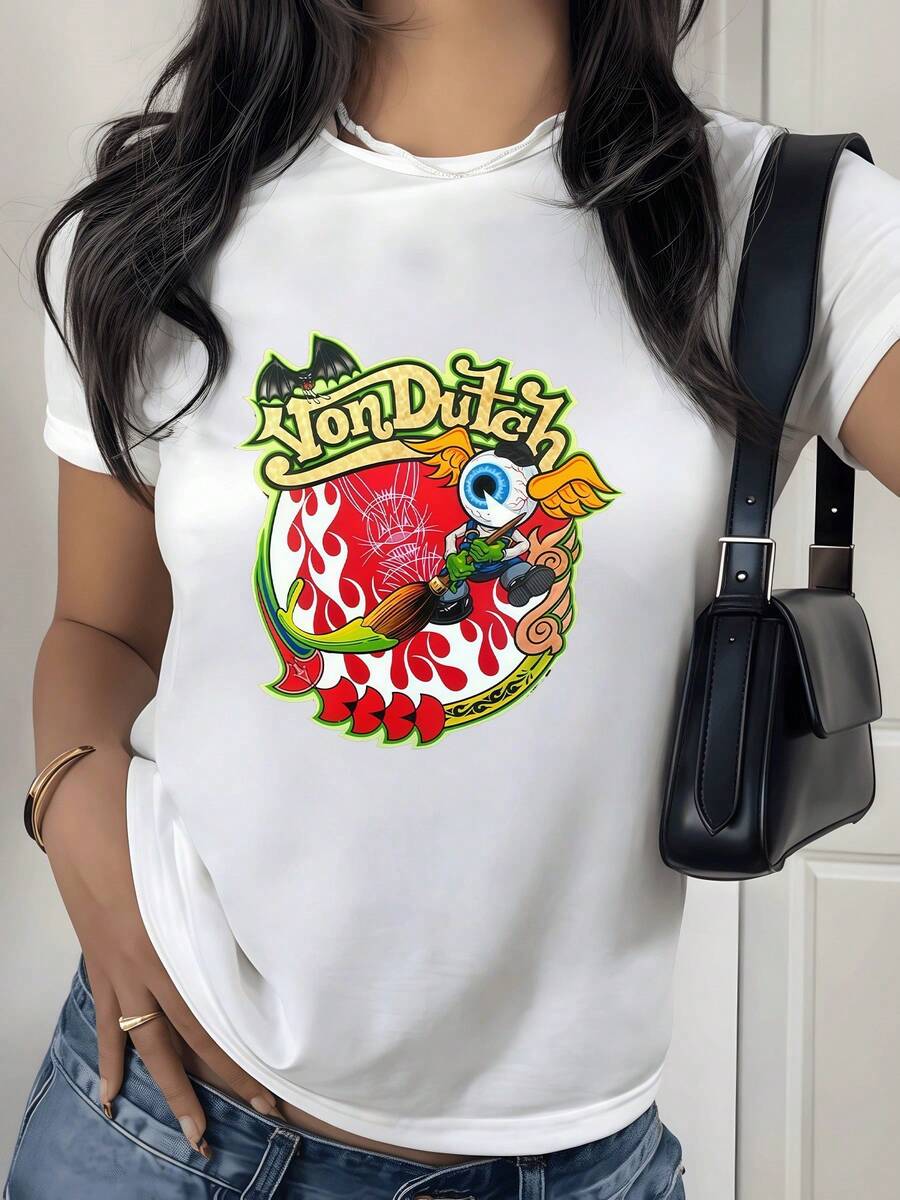 Colorful Figure With A Winged Eye Surrounded By Red Flames Symbolizing Energy, Vision, And Freedom, Alongside A Contrasting Green Bat. Vibrant, Modern, Casual Women's T-Shirt For Comfortable And Attractive Everyday Wear. - 白色 - 查看 1