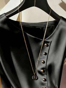 Chaleco de mujer sin mangas de color rosa melocotón, con escote asimétrico, elegante, de punto de satén de alta gama, con decoración de botón metálico y abertura en el bajo - Negro - Ver 3