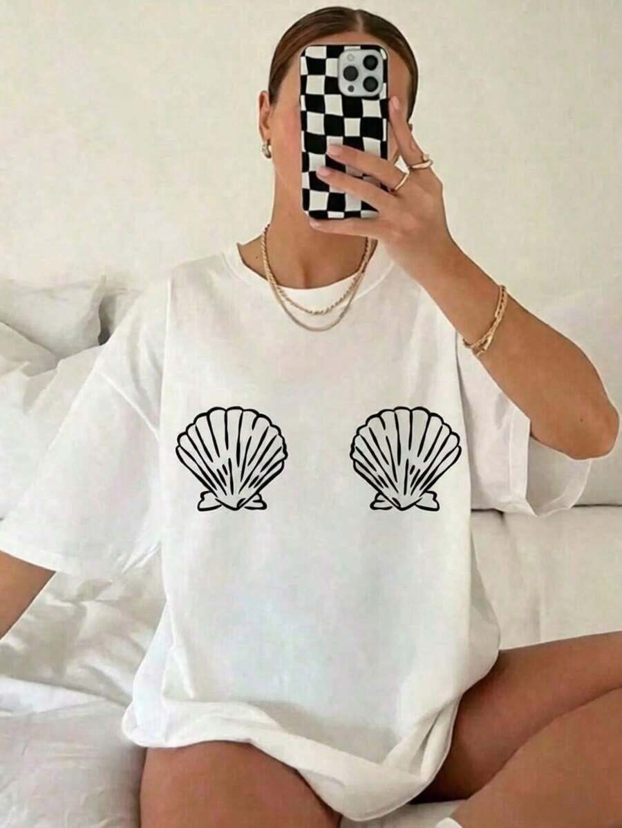 1 pieza Camiseta de Mujer con Estampado de Conchas - Corte Holgado, Hombros Caídos, Diseño de Conchas Rosa Suave - Camiseta Transpirable para Uso Diario y Playa - Blusa Casual Lavable a Máquina, Ropa de Verano, Camiseta con Diseño Divertido, Blusa Elegante, para Adultos, 180g Algodón 100% - Blanco - Ver 1