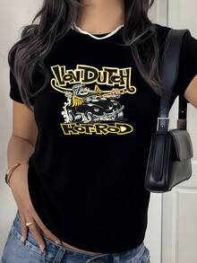 A Classic Car Figure Driven By A Rebellious Character Wearing A Helmet Symbolizes Adventure, Freedom, Speed, And Urban Energy, With Vibrant Color Details And A Defiant Attitude. A Modern Casual Women's T-Shirt. - 黑色 - 查看 1