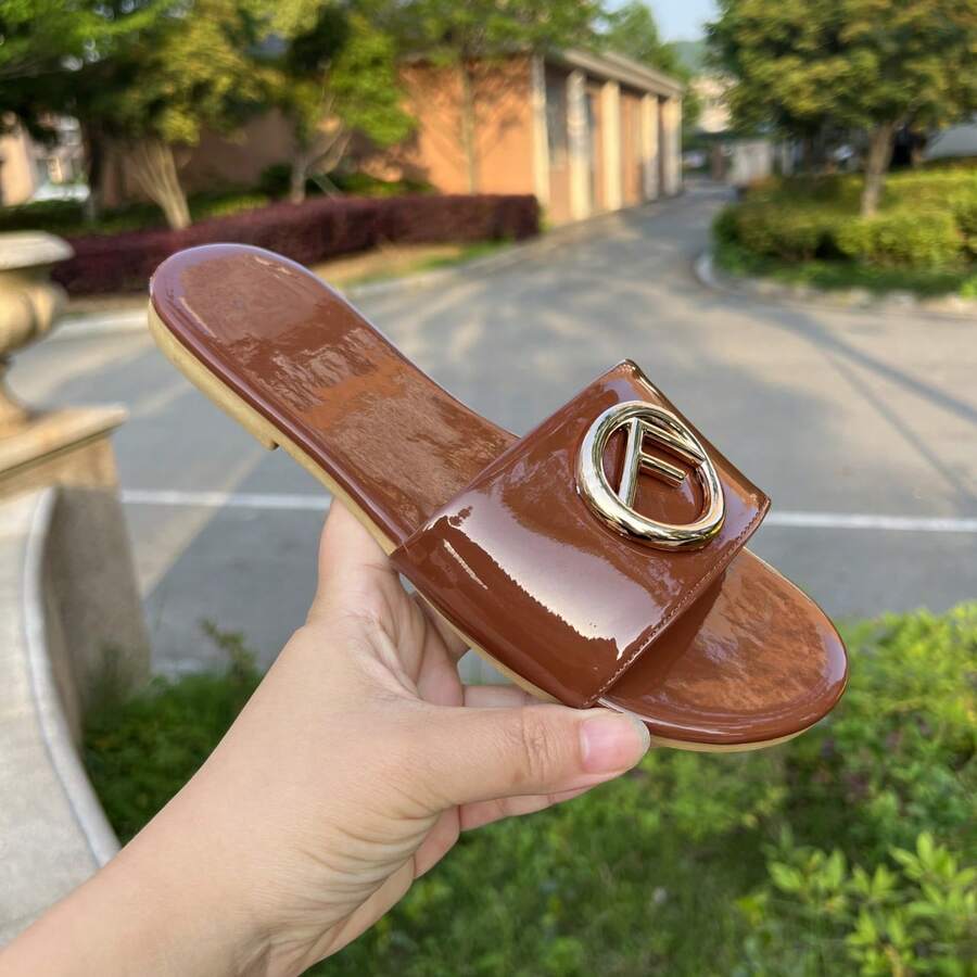 女士平底凉鞋,金属搭扣装饰亮面平底拖鞋,时尚百搭,适合户外及通勤,舒适女鞋 - 棕色 - 查看 1