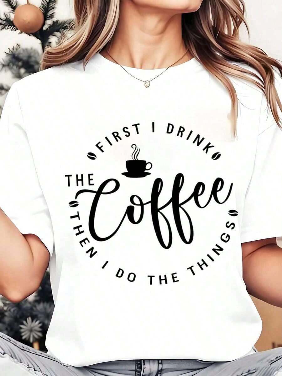 Soft, Breathable, And Lightweight For All-Day Comfort. Women's Crew Neck T-Shirt With A "I Drink Coffee First, Then I Get Things Done" Print. Ideal For Everyday Casual Wear Or As A Holiday Gift. 220g. Classic Crew Neck With A Relaxed Fit That Flatters All Body Types And Is Easy To Pair With Jeans, Shorts, And Leggings. - 白色 - 查看 1