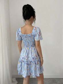 Vestido corto de verano para mujer con cuello cuadrado, mangas acampanadas y volantes en el bajo - Celeste - Ver 2