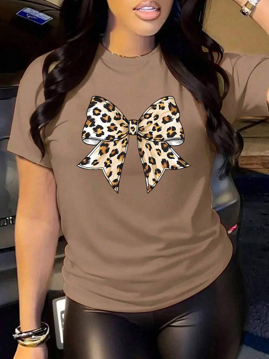 Women's Oversized Brown Summer 2026 T-Shirt, Two Designs: Leopard Print Bow And Butterfly With Slogan. Unique Graphic Summer T-Shirt, Flattering And Eye-Catching Style, Available In Two Prints. - YH606-棕色 - 查看 1