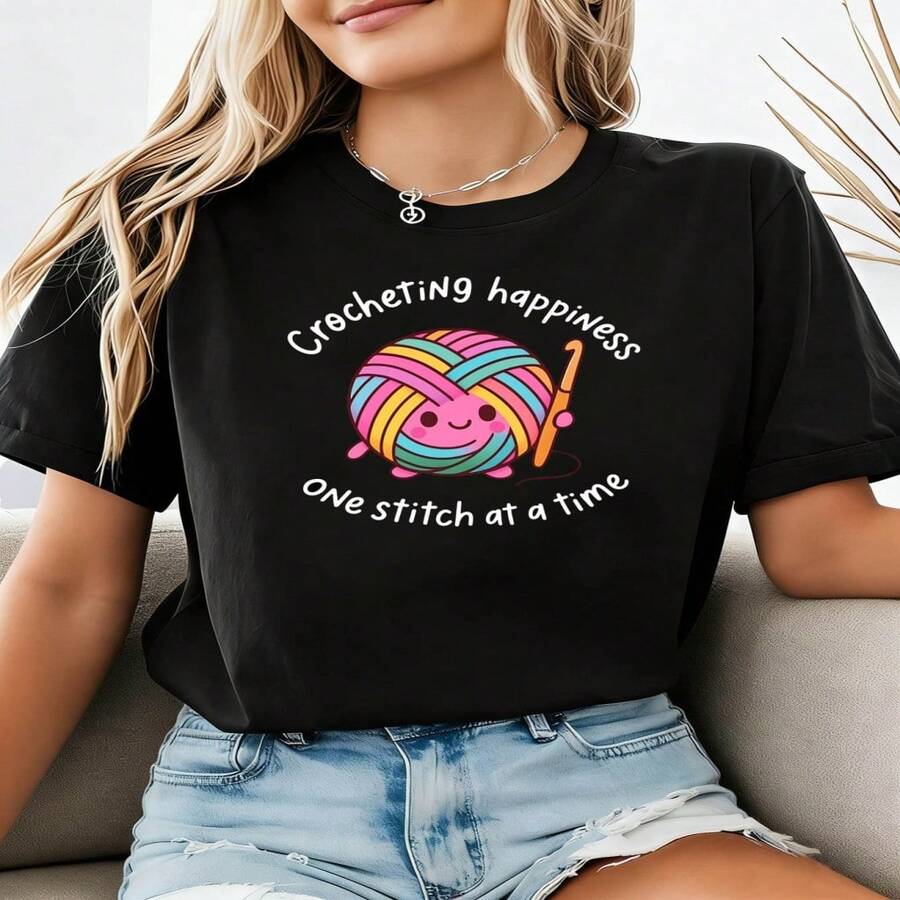 Plus Size - Plus Size - Happiness Knitting One Stitch At A Time Graphic Print Women's Plus Size T-Shirt, Casual Short Sleeve Crew Neck Top For Summer And Spring, Women's Clothing S-XXXL - 黑色 - 查看 1