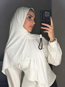 1条女士简约经典纯色优雅休闲流苏围巾，优质针织粘胶面料，长款头巾式头巾，适合日常生活、旅行和聚会。 - 乳白色 - 查看 3