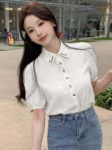Camisa casual de verano para mujer con mangas abullonadas bordadas y cierre de botones al frente de manga corta - Blanco - Ver 5