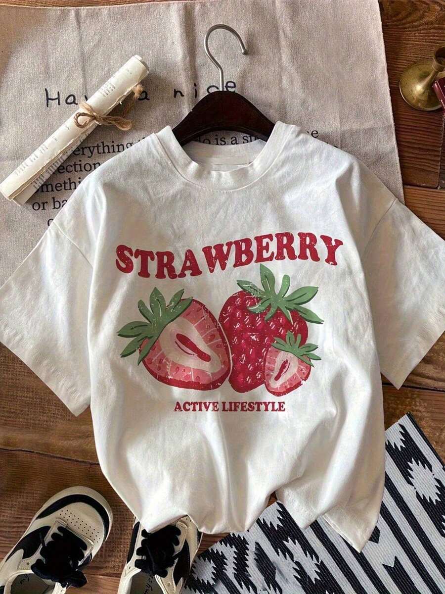 2026Talla Grande - Camiseta de Mujer con Estampado de Fresas - Edición Casual, Manga Corta, Cuello Redondo, Lavable a Máquina, Opaca con Letras Brillantes Impresas, Camiseta de Manga Corta Moderna, Camiseta con Letras Impresas, Cuello Redondo Regular, Tel - Blanco - Ver 1