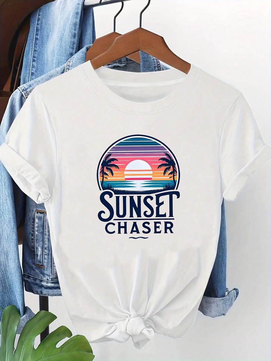 Loose Fit T-Shirt 2026, "SUNSET CHASER" Women's Sunset Chaser Themed T-Shirt, Gradient Sunset Palm Tree Print, White Short Sleeve Crew Neck Printed T-Shirt - Machine Washable, Suitable For Spring, Summer And Autumn, Casual Style, Comfortable Fit, Modern Design, Versatile For Everyday Wear, Fashionable T-Shirt. - 白色 - 查看 1