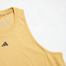 Adidas 女士时尚修身运动健身背心，梭织跑步背心 IQ2653，春夏款 - 暗黃 - 查看 3