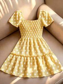 Vestido corto de verano para mujer con cuello cuadrado, mangas acampanadas y volantes en el bajo - Amarillo claro - Ver 2