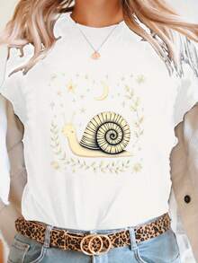 Women's T-Shirt With Astral Snail Print - Short-Sleeved, Round-Neck T-Shirt With Snail And Planet Prints - Medium Stretch, Casual Spring/Summer Style - Machine Washable, Regular Fit, Suitable For Everyday Wear And Themed Occasions. - 白色 - 查看 7