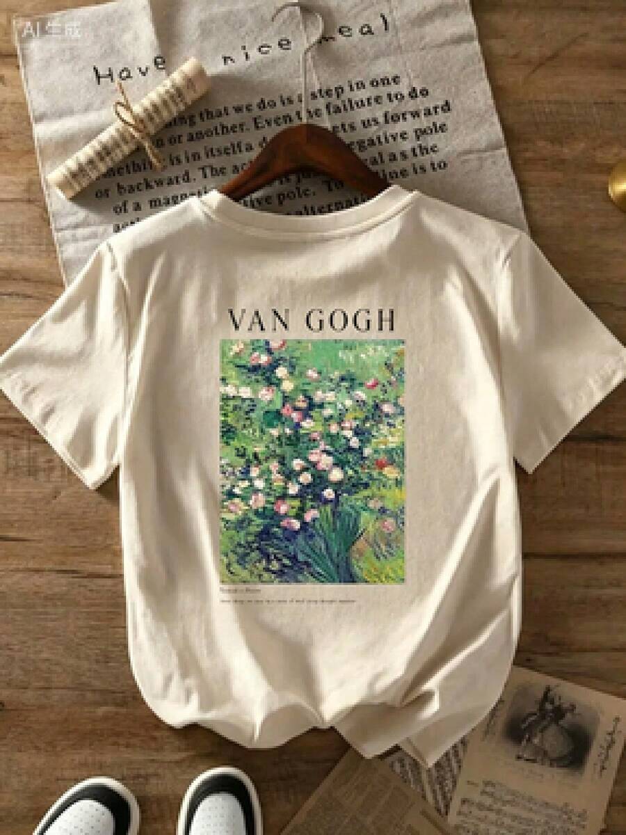 This Casual T-Shirt Features A Simple Print, A Round Neck, And Short Sleeves. The Classic, Basic Design Is Universally Flattering, And The Loose, Relaxed Fit Feels Comfortable And Breathable. The Fine, Soft Texture Is Soft Against The Skin And Breathable, So It Won't Pill Or Lose Its Shape Over Time. The Subtle, Elegant Print Design Is A Must-Have For Summer. This Versatile Piece Pairs Perfectly With All Kinds Of Bottoms-You Can't Go Wrong. - 米色 - 查看 1
