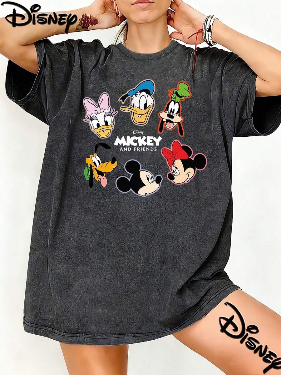 Disney Women's 100% Cotton Printed T-Shirt Featuring A Design Of The Mickey Mouse Family; With A Relaxed Fit And Thick Fabric, It Combines Comfort With A Stylish Streetwear Look-The Perfect Gift.Disney T Shirt - màu đen - Xem 1