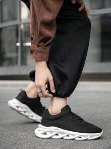 Zapatos deportivos clásicos negros y blancos para hombre / Zapatillas de running versátiles y transpirables con suela calada - en blanco y negro - Ver 8
