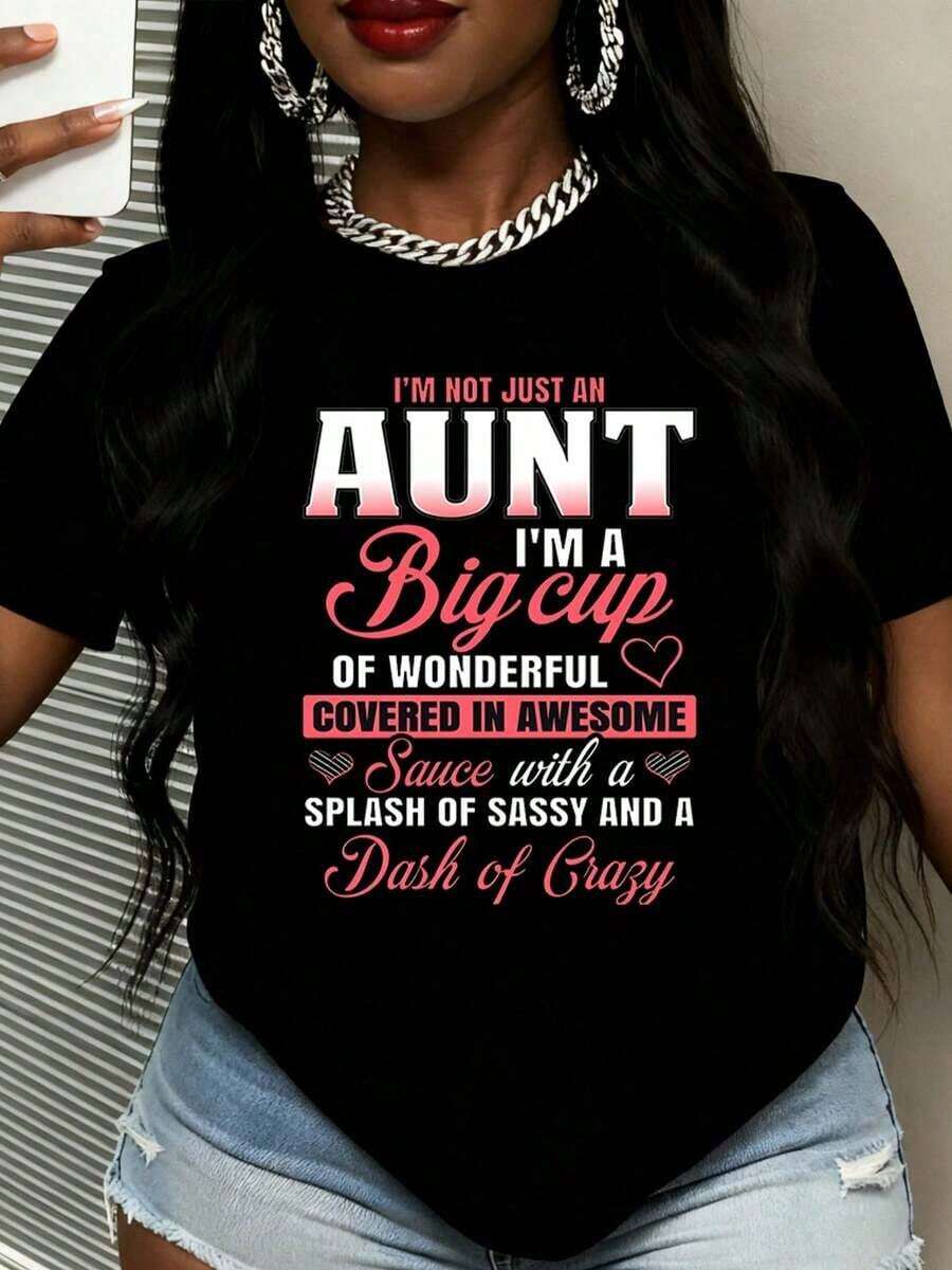 Women's White T-Shirt With Fun Print: "Auntie, A Big Mug Of Wonder Covered In Cool Sauce With A Touch Of Cheeky And A Dash Of Madness!" Ideal As A Gift For Aunts, For Family Parties. Women's Blouses. - 黑色 - 查看 1