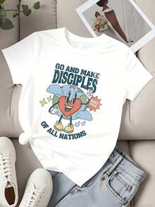 Camiseta de moda para mujer con diseño de corazón de la Tierra en estilo caricatura, inspirada en el versículo bíblico de Mateo 28:19: "Vayan y hagan discípulos de todas las naciones". Ideal para eventos religiosos y uso diario, una camiseta elegante adecuada para fiestas. - Blanco - Ver 3