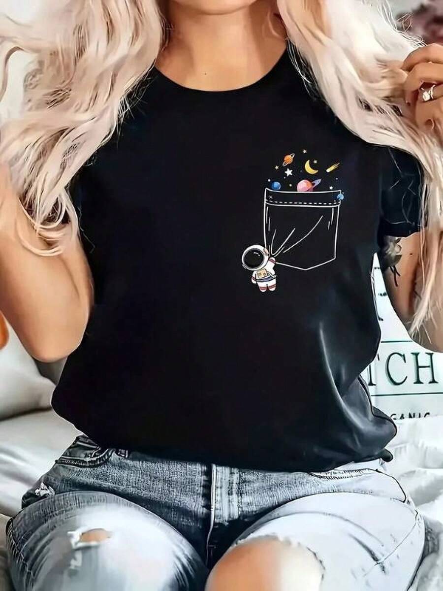 Women's Cotton Crew Neck T-Shirt With Print, Black T-Shirt With Astronaut Design On The Pocket, Casual And Comfortable Style For Young Women, Ideal For Everyday Wear And Relaxed Walks, Available In Sizes S To XL, Perfect To Combine With Jeans And Shorts. Women's Clothing, Galactic. - 黑色 - 查看 1