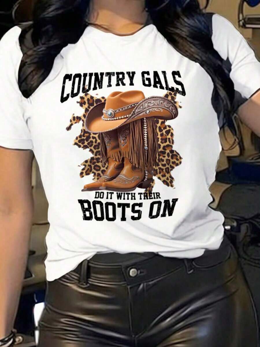 Camiseta holgada de verano para mujer con sombrero de vaquero, botas y fondo estampado de leopardo. Top versátil de manga corta para mujer, cómodo y transpirable. Diseño clásico de cuello redondo, adecuado para uso diario, citas o ropa casual. - Blanco - Ver 1