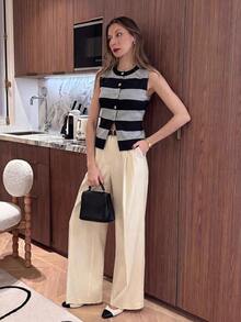 Elegante top de cárdigan de punto escote redondo con hebilla metálica asimétrica, abertura frontal y aberturas en los bajos, estilo minimalista francés, a rayas anchas en blanco y negro, versátil, de punto acanalado, apto para primavera, verano y - Gris - Ver 3
