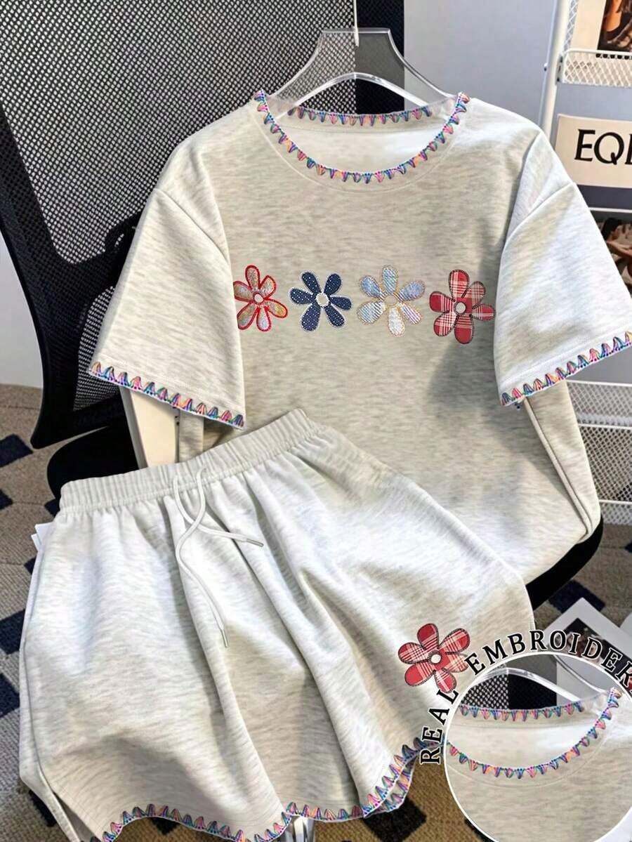 Conjunto de 2 piezas de camiseta y pantalones cortos casuales de mujer con bordado floral, para verano - Gris - Ver 1