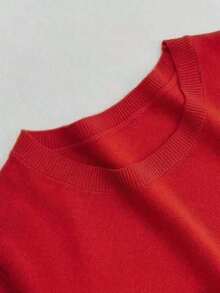 Camiseta de punto de manga corta de unicolor y peso ligero para mujer, top de verano minimalista en rojo - Rojo - Ver 4