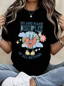 Camiseta de moda para mujer con diseño de corazón de la Tierra en estilo caricatura, inspirada en el versículo bíblico de Mateo 28:19: "Vayan y hagan discípulos de todas las naciones". Ideal para eventos religiosos y uso diario, una camiseta elegante adecuada para fiestas. - Negro - Ver 6