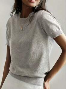 Camiseta de punto de manga corta de unicolor y peso ligero para mujer, top minimalista de verano - Gris Claro - Ver 1