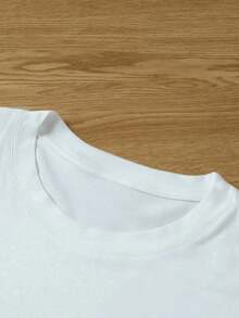 A Symbol Of Strength And Confidence That Inspires Self-Improvement, With Contrasting White Lettering On A Dark Background. Women's Casual, Modern, And Comfortable T-Shirts For Everyday Wear. - 白色 - 查看 3