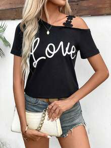 Camiseta de manga corta de verano para mujer con estampado de letras y parche de encaje en los hombros, camisetas gráficas para mujer - Negro - Ver 5