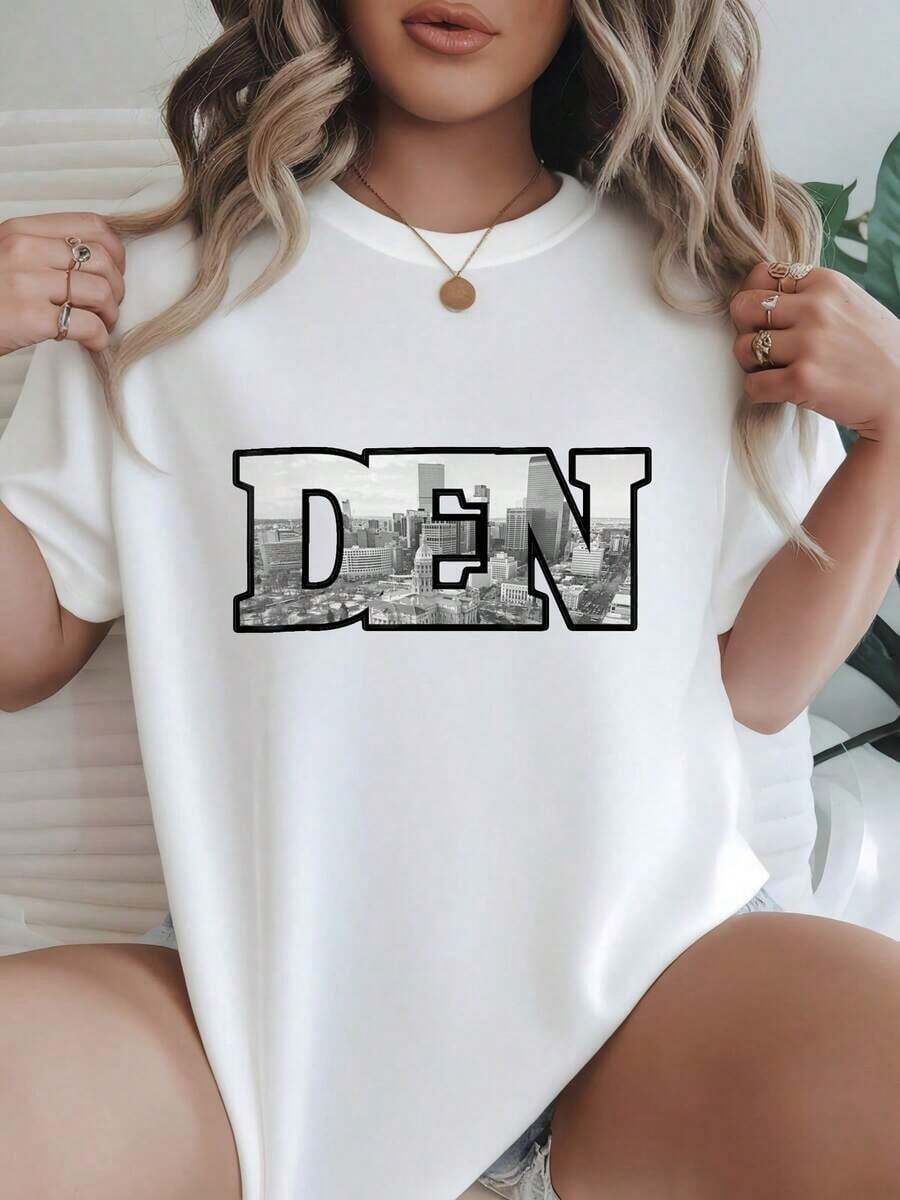 Nueva Llegada 2026 Camiseta de Mujer Oversize Opciones en Negro y Blanco Estampado Gráfico DEN Camisetas Casuales para Uso Diario Tops de Verano Camisetas Gráficas Conjuntos de Verano para Mujer Camisetas Cortas para Mujer Tops para Mujer Ropa Vintage de Algodón Linda para Mujer Tela Suave Transpirable Moda 100% Algodón Camiseta de Mujer para Uso Diario con Estampado Gráfico - Blanco - Ver 1
