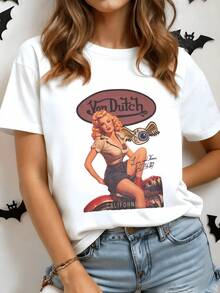Retro Figure Representing The Free Spirit Of California Road Trips With Classic Motorcycle Details And Vintage Style Inspiring Adventure And Confidence. Comfortable, Modern Casual Women's T-Shirt For Summer - 白色 - 查看 8