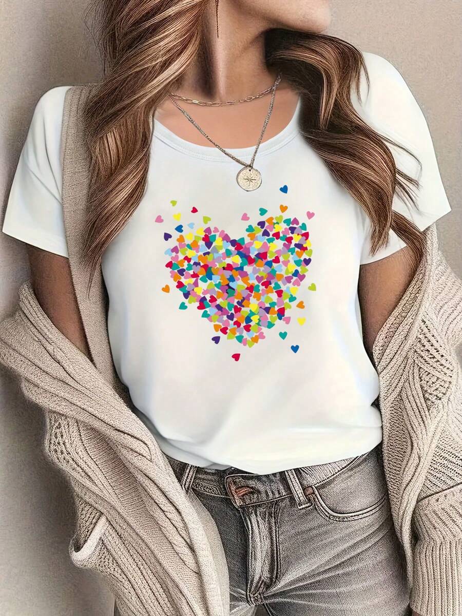 Camiseta blanca de manga corta y cuello redondo para mujer, ideal para el Día de San Valentín, con un colorido estampado de corazones, perfecta para un look casual y relajado