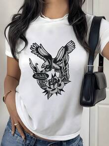 Águila extendiendo sus alas sobre una rosa en flor simbolizando fuerza libertad y belleza femenina en perfecta armonía con detalles artísticos que evocan energía y confianza camiseta de mujer casual moderna - Blanco - Ver 8