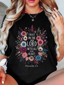 Camiseta de Mujer con Estampado Floral y Versículo Bíblico: Confía en el Señor con Todo Tu Corazón (Proverbios 35). Inspirada en la Fe Cristiana, Ropa Casual para el Día a Día y la Iglesia.blusa casual mujer - Negro - Ver 2