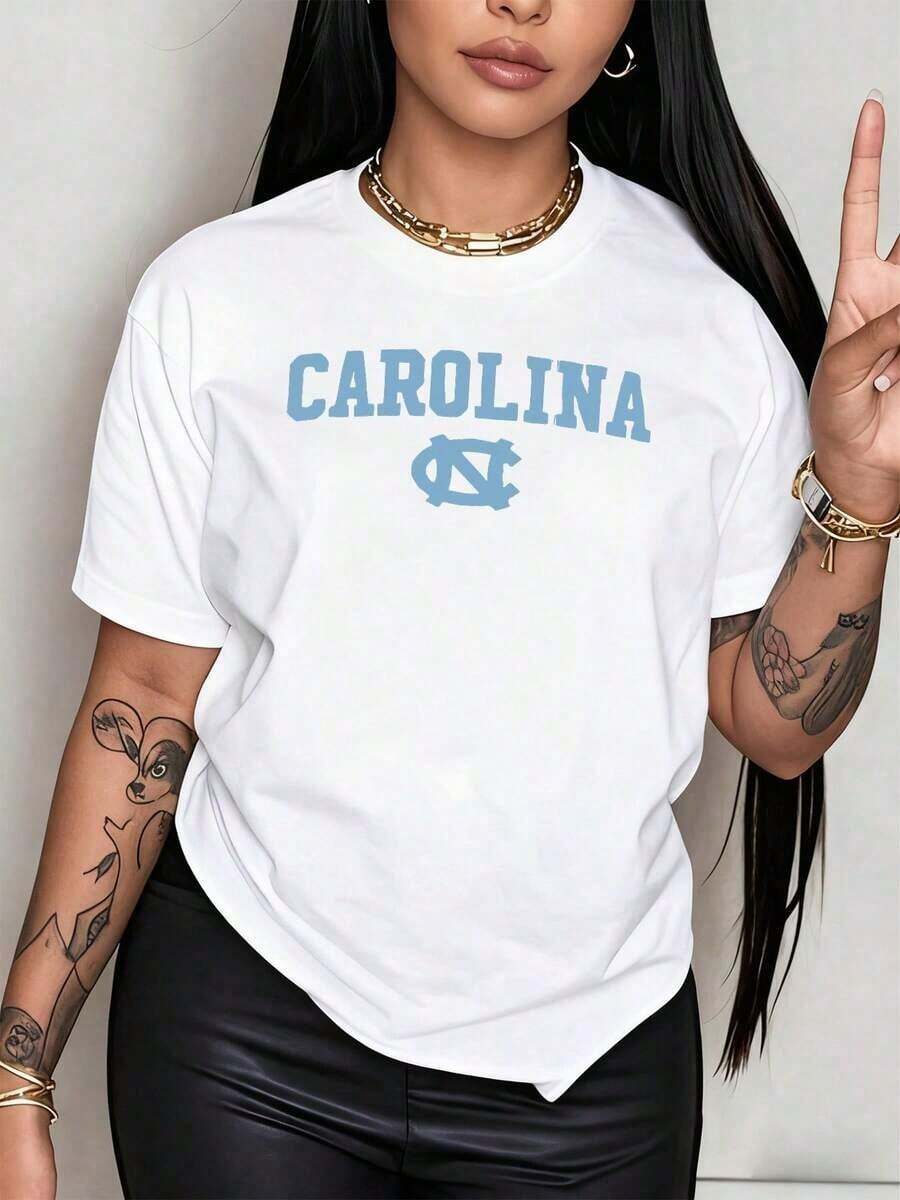 100% Cotton Carolina Lettering And Iconic Logo Celebrating The University's Heritage With A Modern Twist. Women's 100% Cotton T-Shirt Perfect For Proud Fans. Women's Simple Solid Color T-Shirt, Loose And Slim Fit Casual Short Sleeve - 白色的 - 查看 1