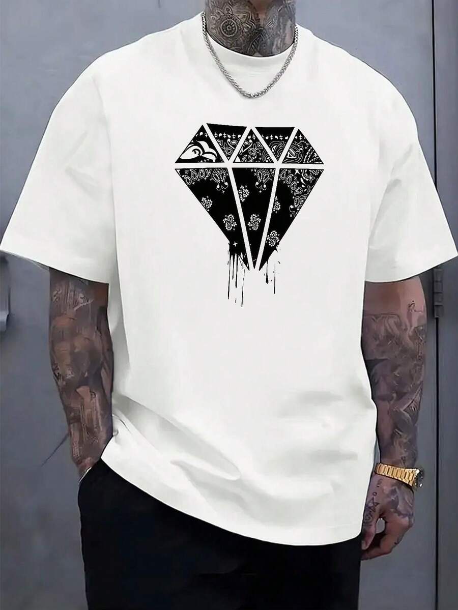 La selección premium de ropa casual de verano para hombre de Niu Wang incluye una camiseta de manga corta con cuello redondo acanalado, hecha de tejido de punto con un fondo negro y un patrón de diamantes rojos. El diseño está inspirado en la cultura urbana y es adecuado para actividades al aire libre. Esta camiseta estampada de verano para hombre resalta la individualidad y la moda, es cómoda y versátil, y es la elección perfecta para diversas ocasiones. - Blanco - Ver 1